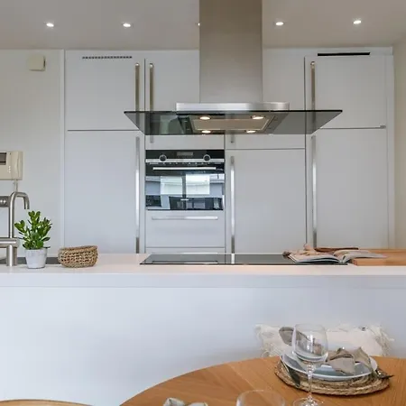 Huswell - Modern And Bright In Centre Of