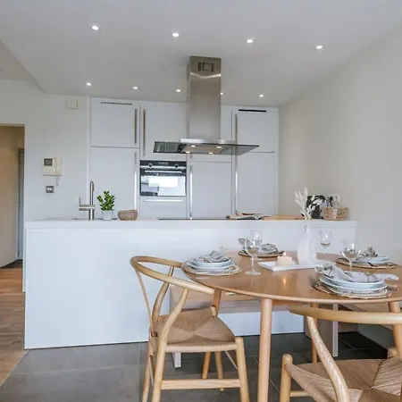 Huswell - Modern And Bright In Centre Of *