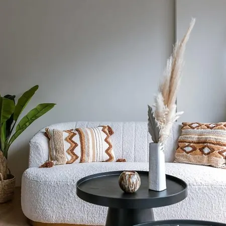 Huswell - Modern And Bright In Centre Of Apartment