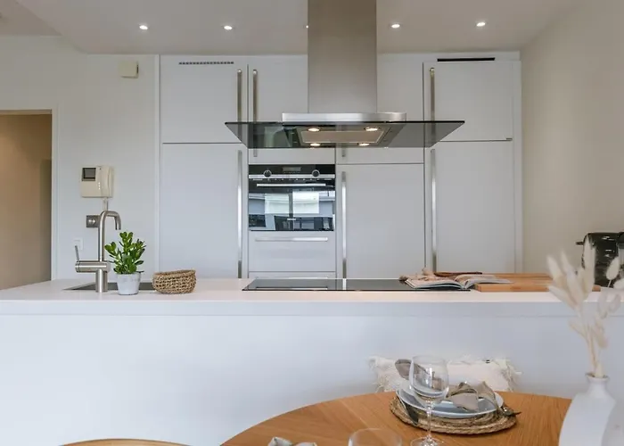 Huswell - Modern And Bright In Centre Of